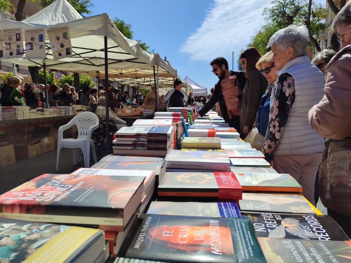 Parades de llibres per Sant Jordi 2024