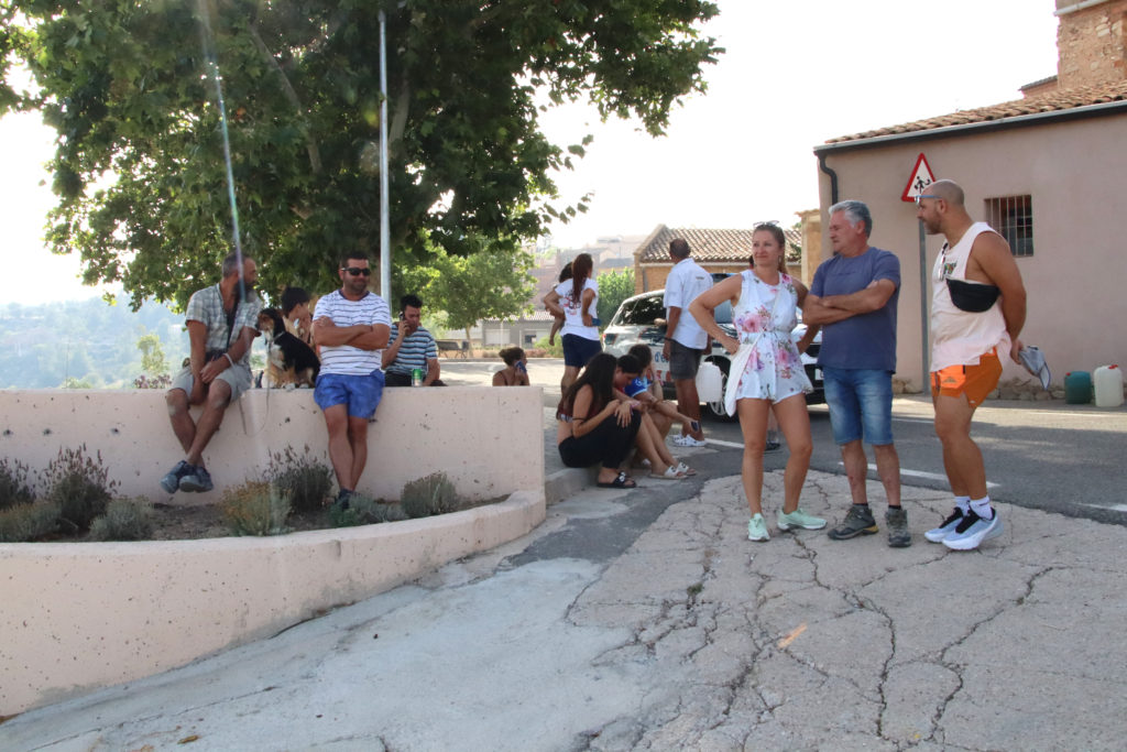 Els veïns de la Figuera segueixen l'evolució de l'incendi amb expectació des del poble
Data de publicació: diumenge 28 de juliol del 2024, 19:17
Localització: La Figuera
Autor: Redacció / Eloi Tost
