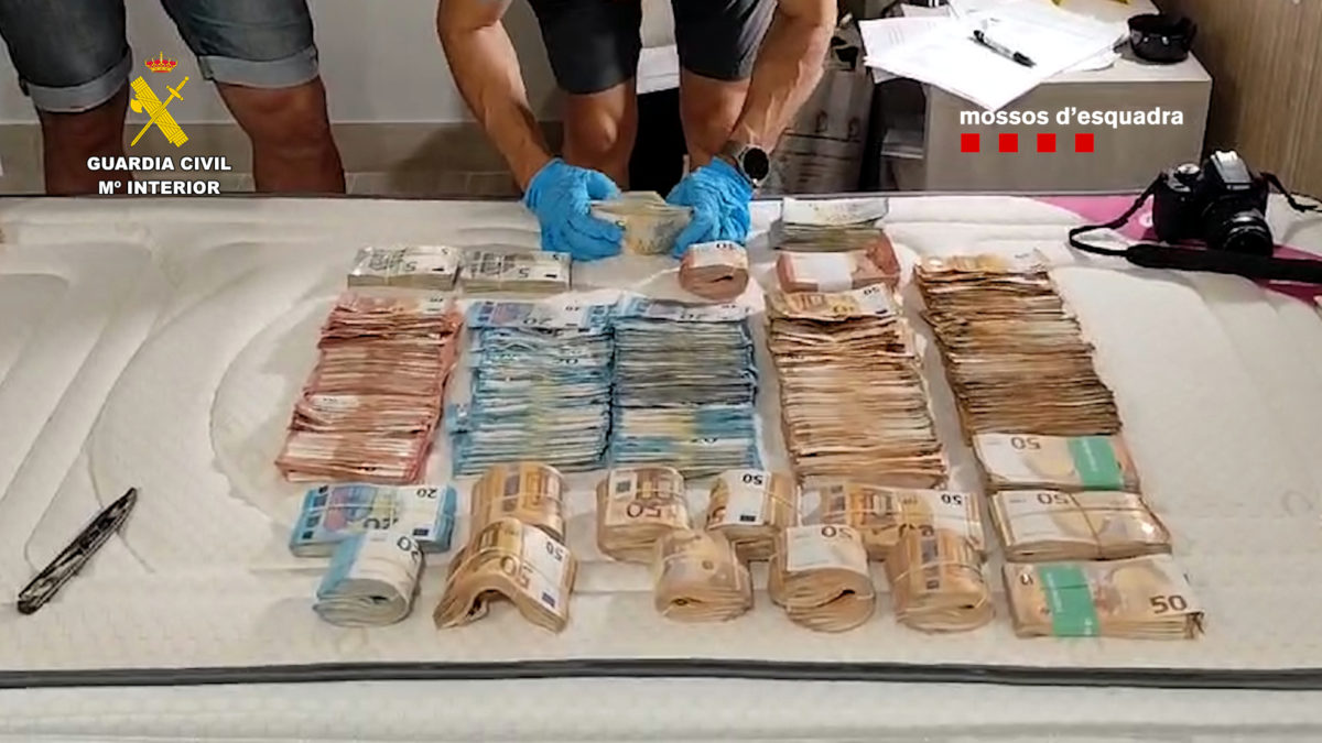 L'atracador s'havia endut un botí de més de 100.000 euros del banc de Vinaròs Data de publicació: dissabte 31 d’agost del 2024, 10:17 Localització: Vandellòs i l'Hospitalet de l'Infant Autor: Guàrdia Civil