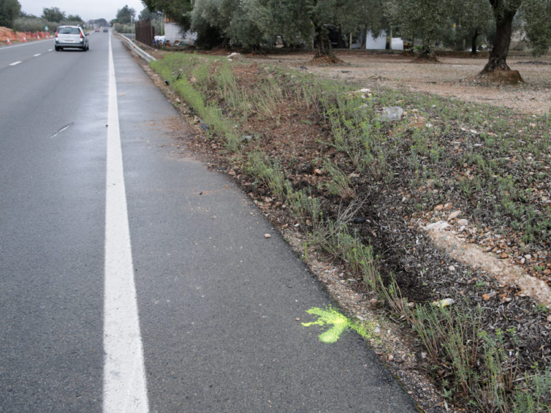 Marques a l'asfalt després de l'accident que ha tingut lloc aquest divendres a la nit a la T-350 Data de publicació: dissabte 08 de març del 2025, 14:16 Localització: Santa Bàrbara Autor: Redacció