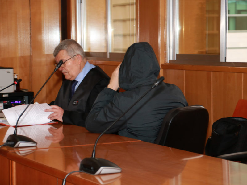 L’home acusat de tres delictes d'agressió sexual a menor d'edat, d'un de detenció il·legal i un contra la intimitat a l’inici del judici celebrat a l’Audiència de Tarragona Data de publicació: divendres 21 de març del 2025, 14:21 Localització: Tarragona Autor: Mar Rovira