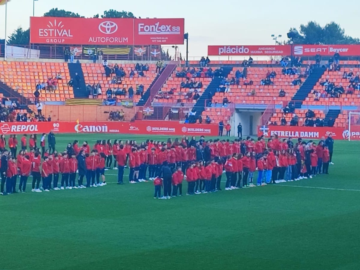 Èxit en la desfilada de les seccions al Nou Estadi Costa Daurada