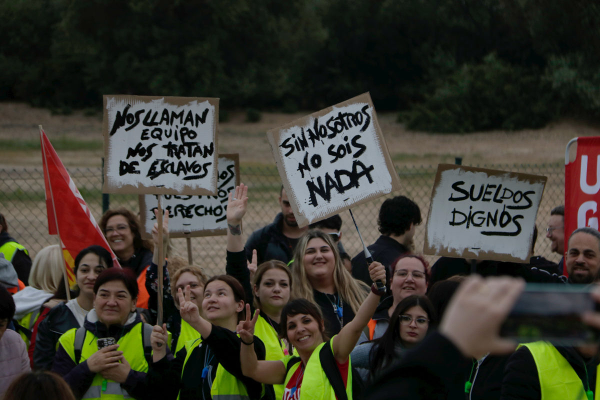 La protesta dels treballadors de PortAventura Data de publicació: dissabte 19 d’abril del 2025, 09:55 Localització: Vila-Seca Autor: Ariadna Escoda