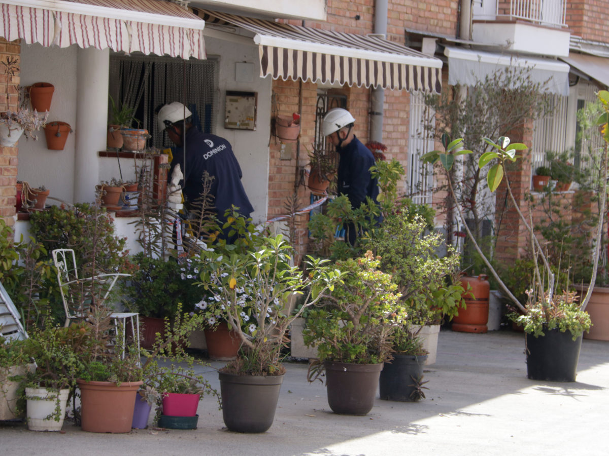 Operaris de la companyia de gas, durant les tasques de revisió després de l'incident mortal d'aquest diumenge Data de publicació: diumenge 06 d’abril del 2025, 12:32 Localització: Cambrils Autor: Ariadna Escoda