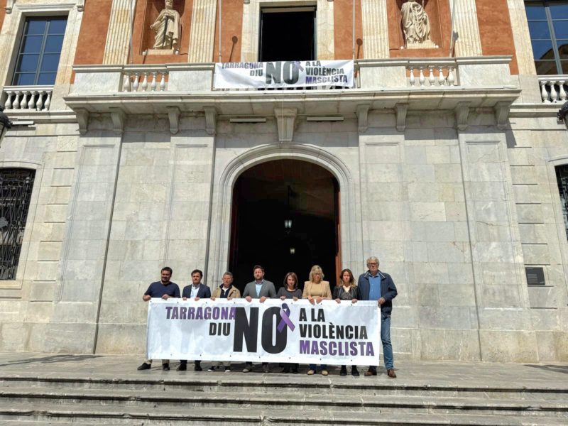 Minut silenci feminicidi dona Calafell