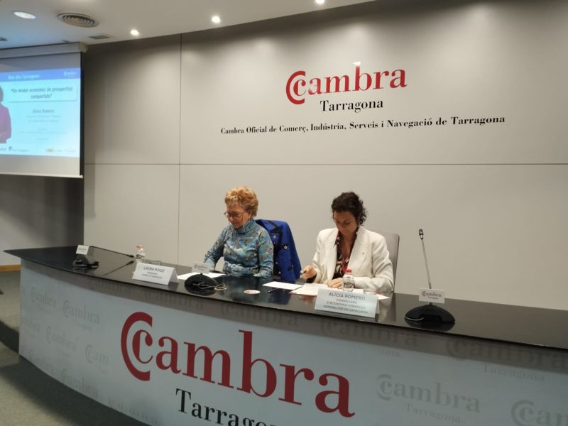 Laura Roigé, presidenta de la cambra de comerç de Tarragona, i Alícia Romero, consellera d'Economia de la Generalitat