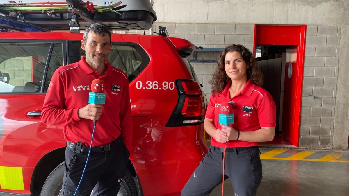 Pep Farré, el cap de la unitat GRAE de Valls, i Genciana Meneses, única bombera GRAE de muntanya.