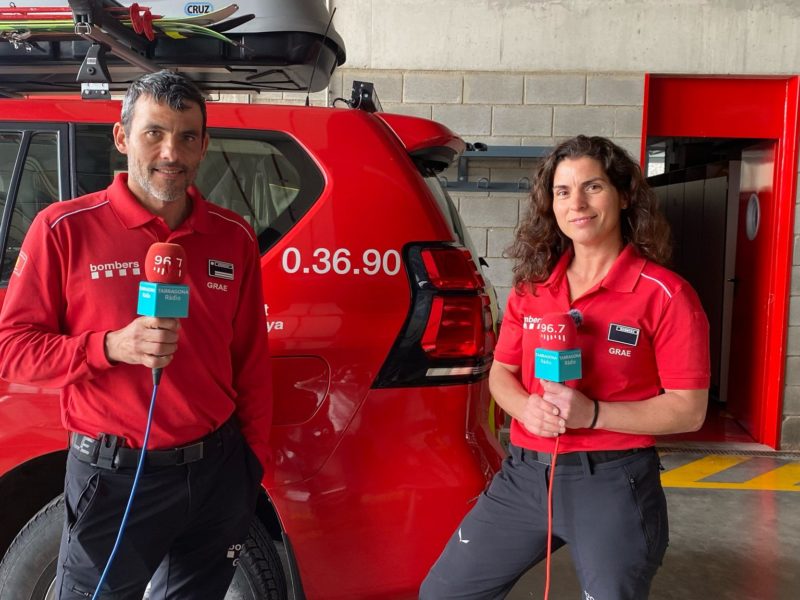 Pep Farré, el cap de la unitat GRAE de Valls, i Genciana Meneses, única bombera GRAE de muntanya.