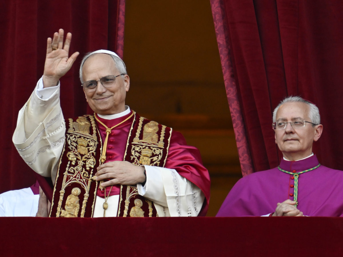 Salutació del papa Lleó XIV des del balcó de Sant Pere del Vaticà en la primera benedicció 'urbi et orbi' després d'haver estat nomenat pontífex Data de publicació: dijous 08 de maig del 2025, 20:42 Localització: Ciutat del Vaticà Autor: Vatican Media