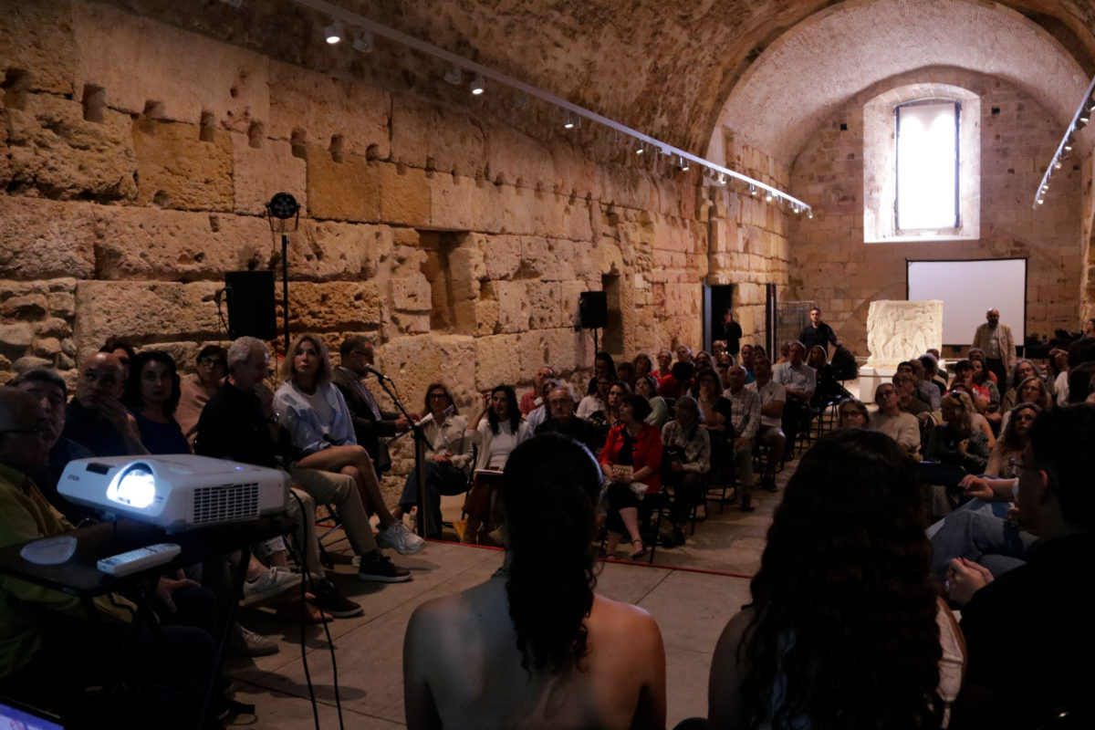 El Pretori de Tarragona ha acollit la presentació de la travessa terapèutica d'Amalgama7 en el marc del festival Tarraco viva Data de publicació: dissabte 17 de maig del 2025, 17:38 Localització: Tarragona Autor: Ariadna Escoda