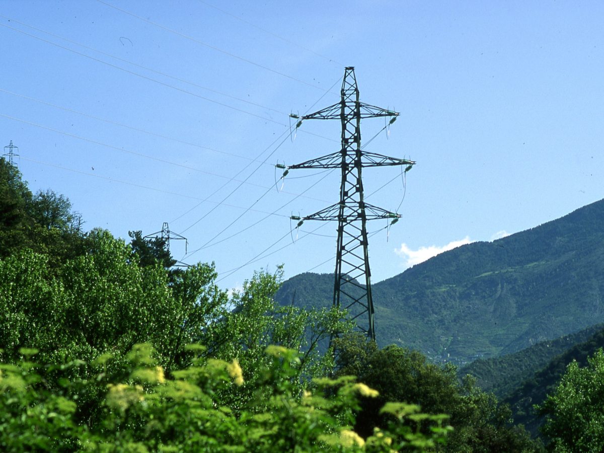 Enginyers especialitzats en energia elèctrica fan una crida a reforçar la inversió a la xarxa de transport