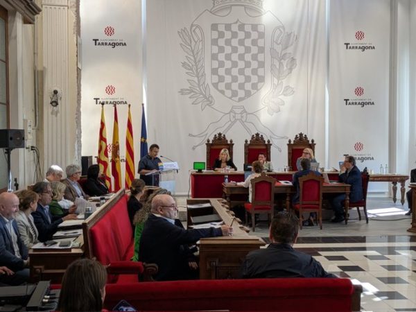 El ple de Tarragona s’adhereix al Dia Internacional contra la LGTBIfòbia