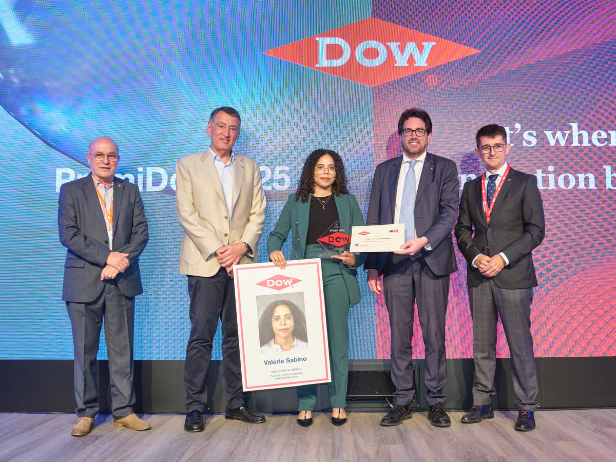 Valerie Sabino rep el Premi Dow 2025 en un acte marcat pel clam per a la competitivitat i l’educació