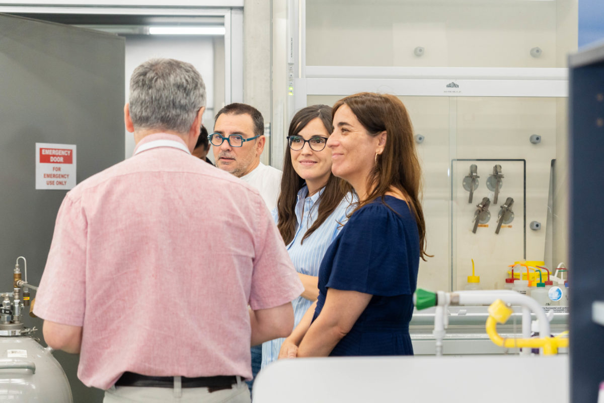 Visita de la consellera de Recerca i Universitats, Imma Escofet, a l'ICIQ