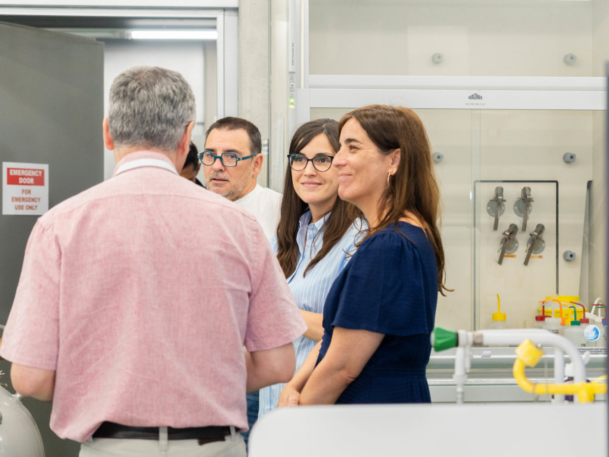 Visita de la consellera de Recerca i Universitats, Imma Escofet, a l'ICIQ