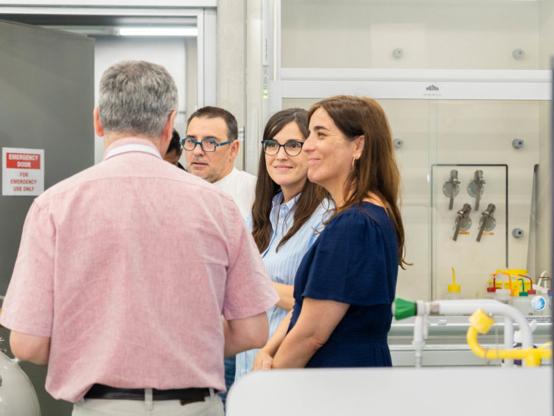 Visita de la consellera de Recerca i Universitats, Imma Escofet, a l'ICIQ