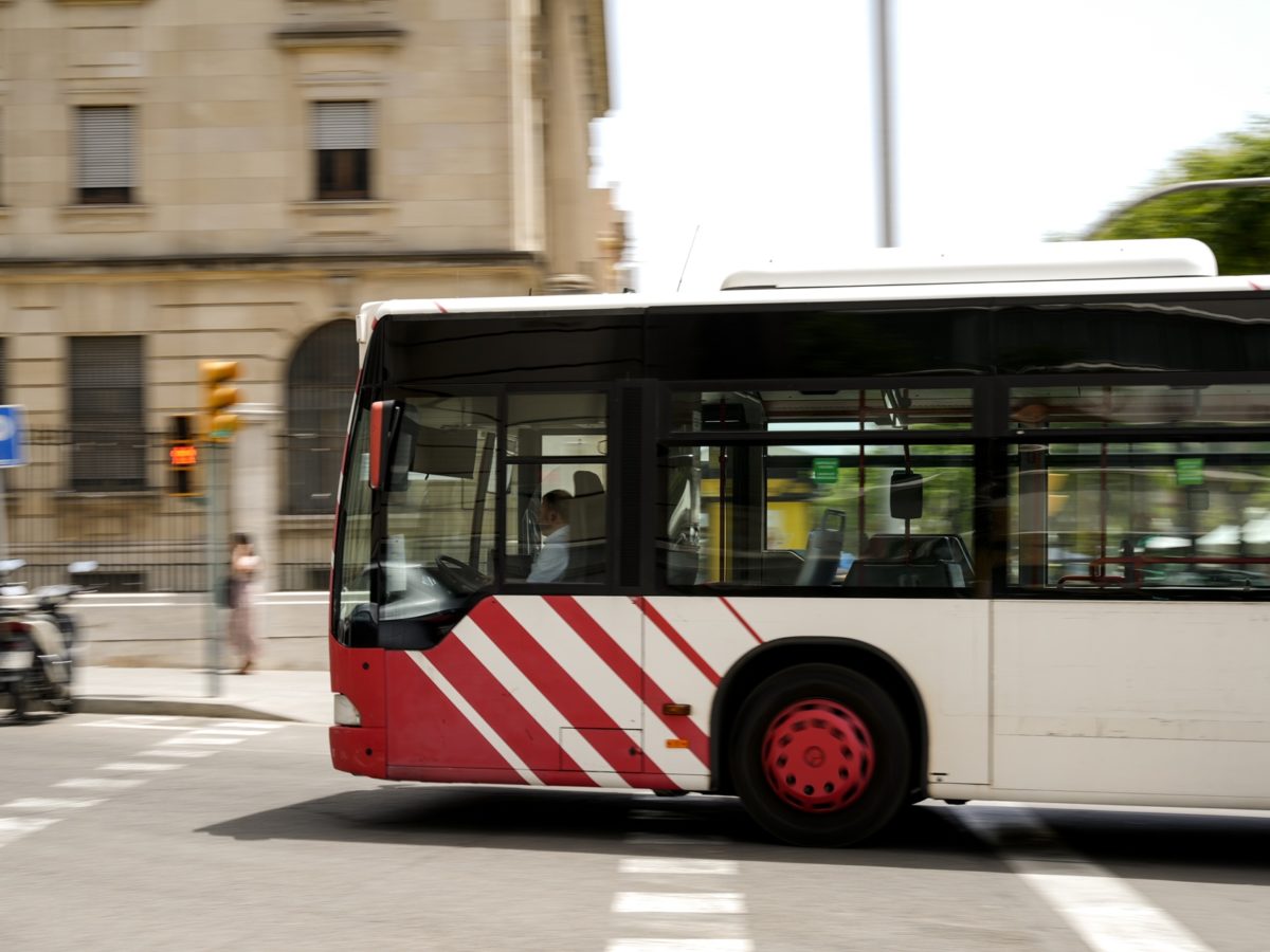 La Guàrdia Urbana deté quatre menors per danys a autobusos de l’EMT