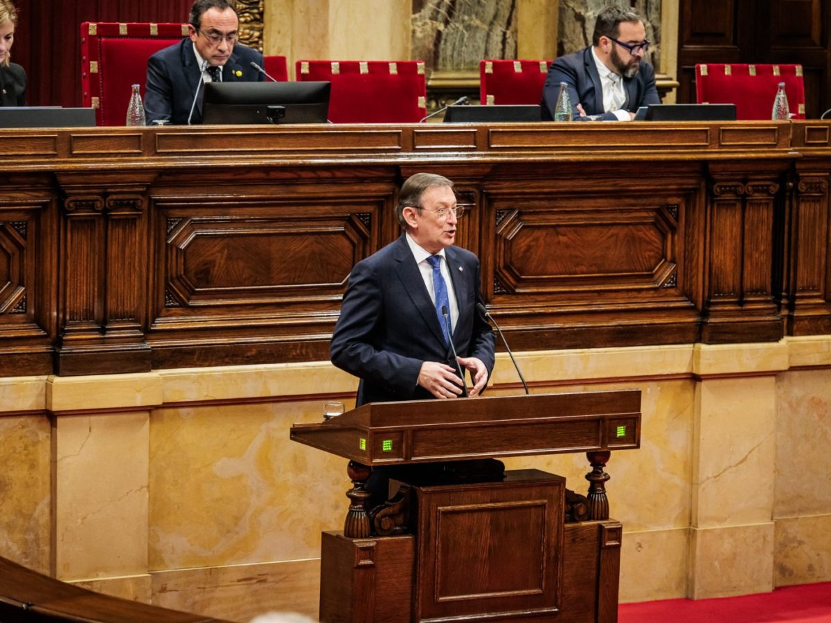 El Parlament aprova la proposta del PP per millorar la seguretat a l’aparcament de l’estació del Camp