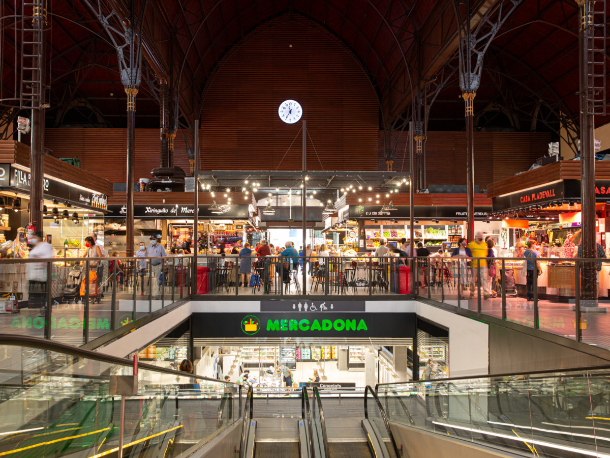 El Mercat Central instal·larà un tancament de vidre al vestíbul per millorar la climatizació