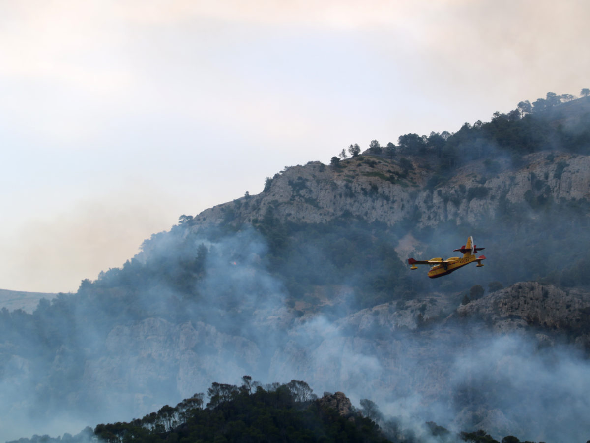 Els Bombers treballen en un segon incendi a les Terres de l’Ebre, al Perelló