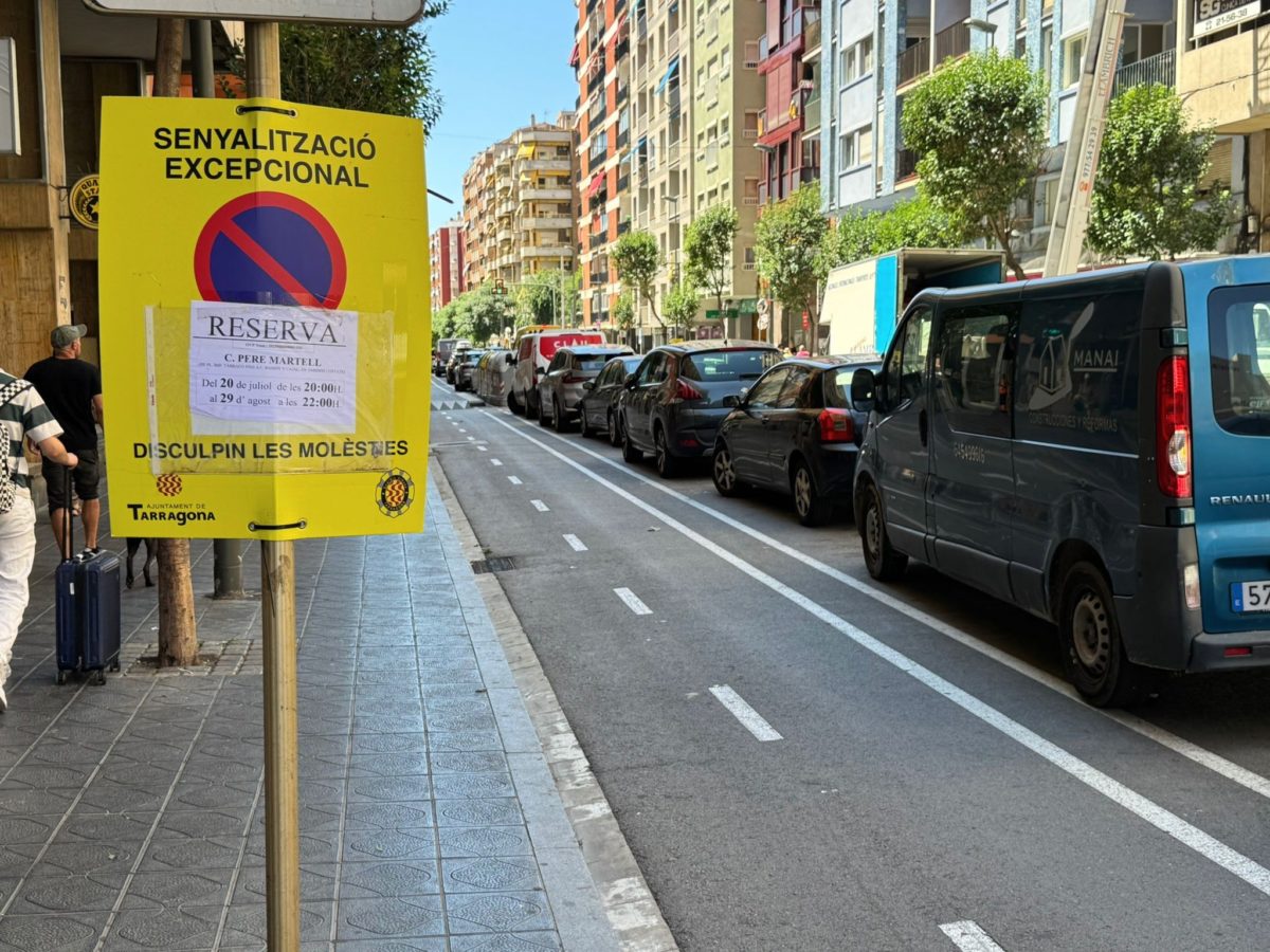 Els veïns de Pere Martell celebren l’inici de les obres per treure el carril bici