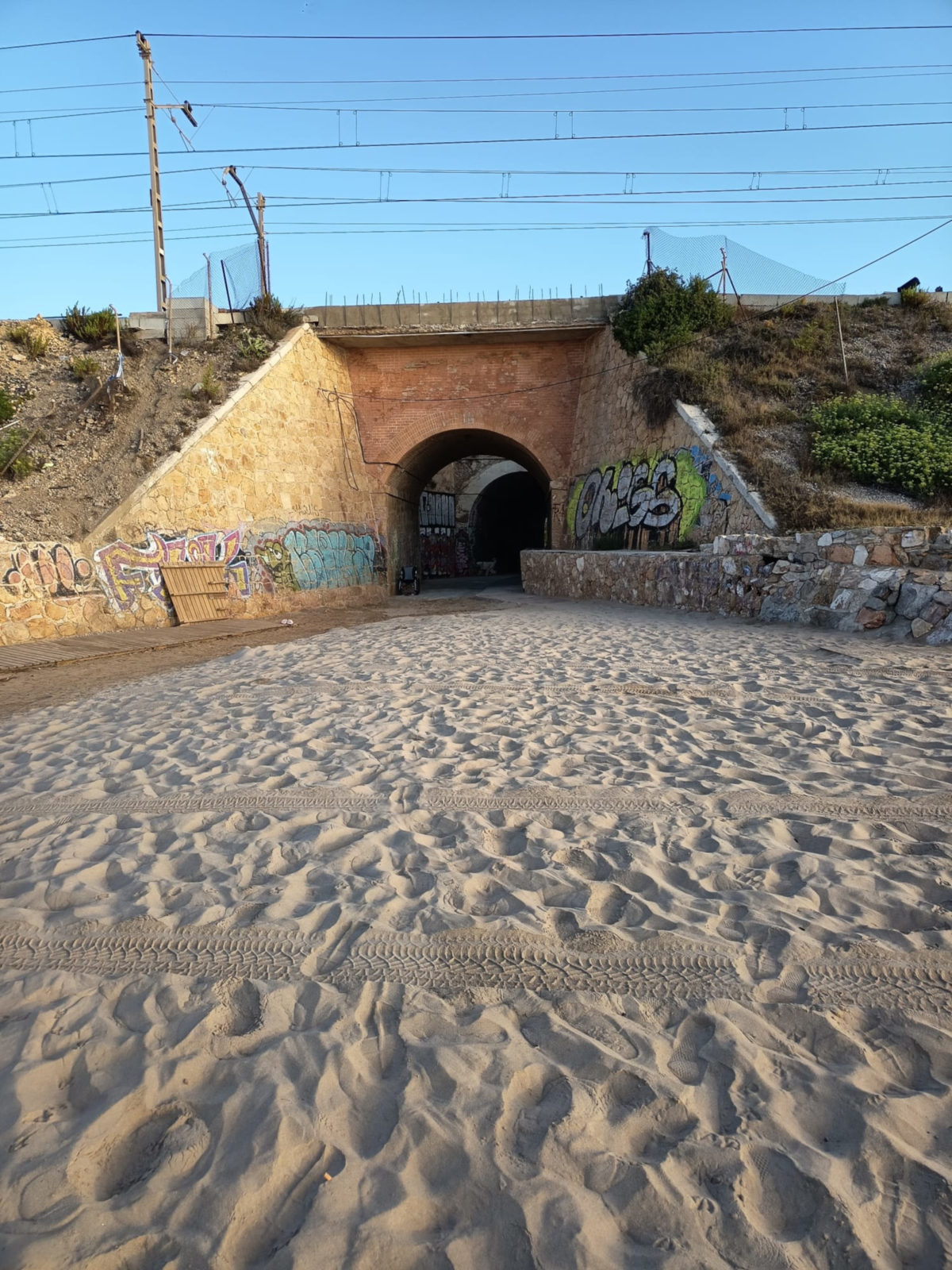 Túnel de Cala Romana per accedir a la platja Llarga de Tarragona a peu Data de publicació: dissabte 23 d’agost del 2025, 10:34 Localització: Tarragona Autor: cedida a ACN / Ajuntament de Tarragona