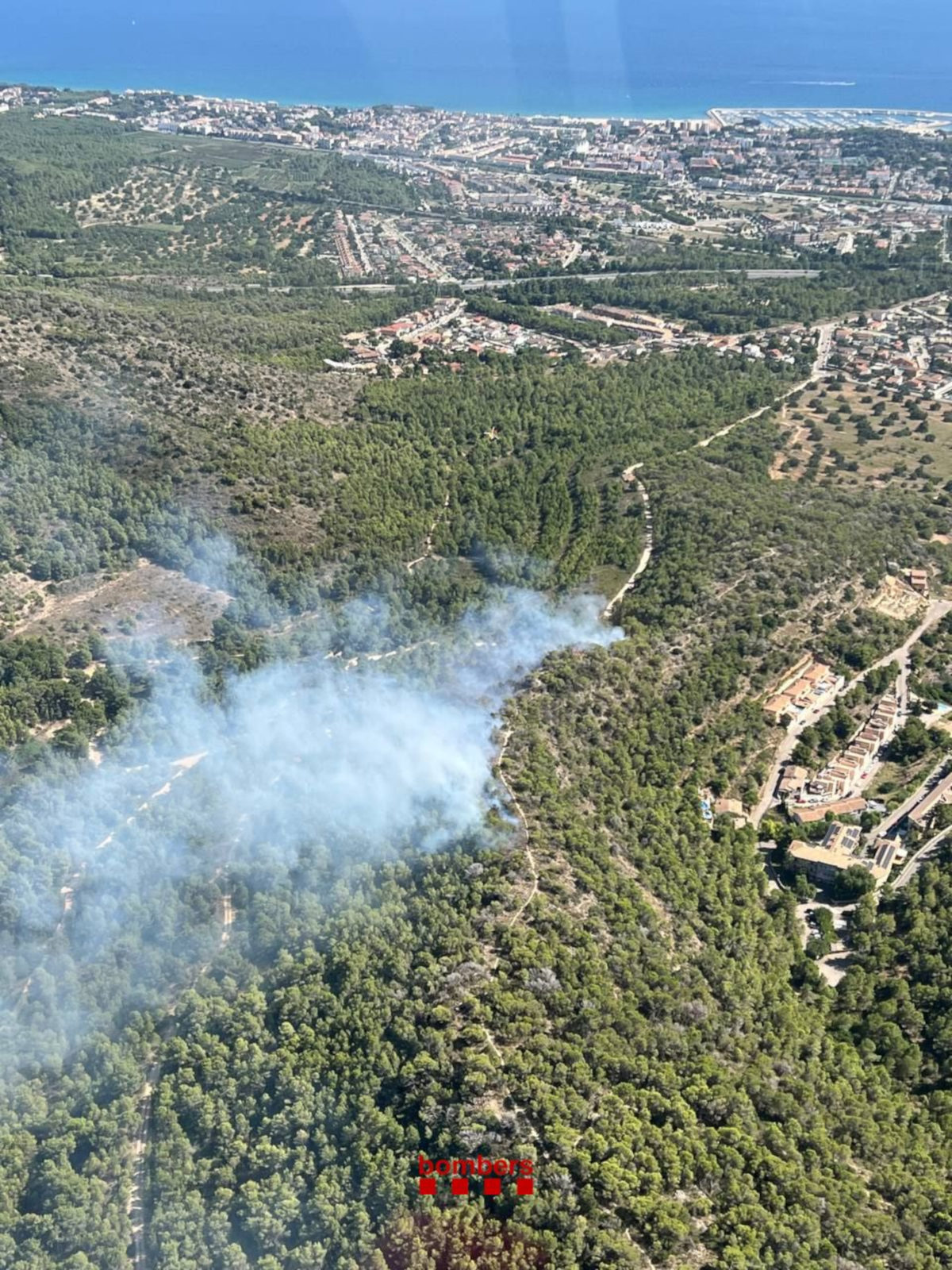 Vista aèria de l'incendi a Roda de Berà Data de publicació: dissabte 23 d’agost del 2025, 17:36 Localització: Roda de Berà Autor: Bombers de la Generalitat