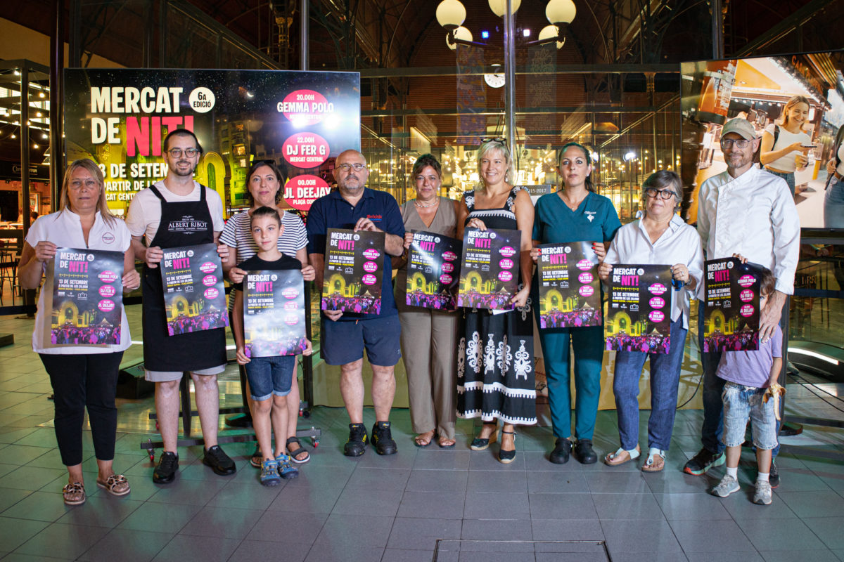 Montse Adan i paradistes presenten el Mercat de Nit. Foto: David Oliete