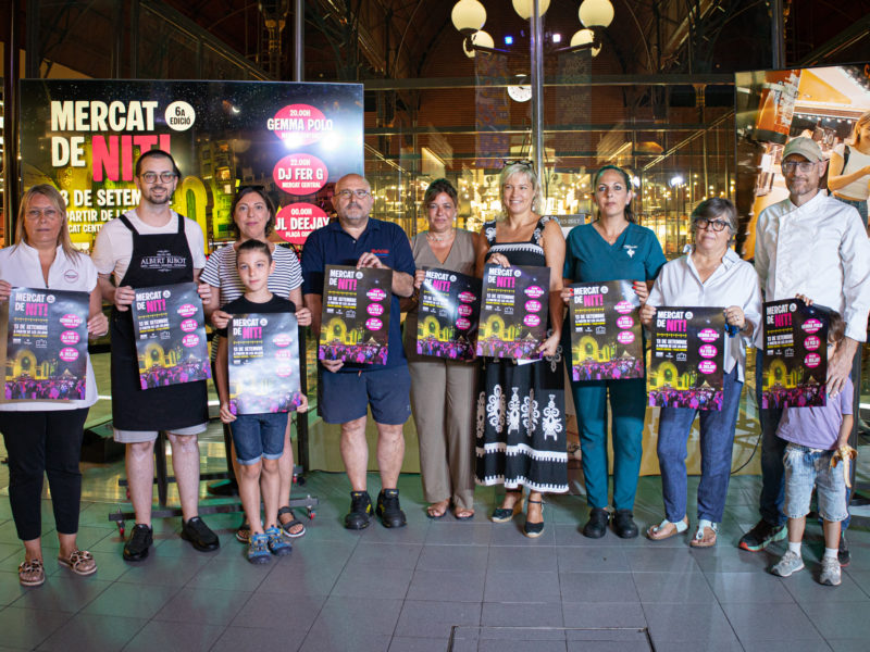 Montse Adan i paradistes presenten el Mercat de Nit. Foto: David Oliete