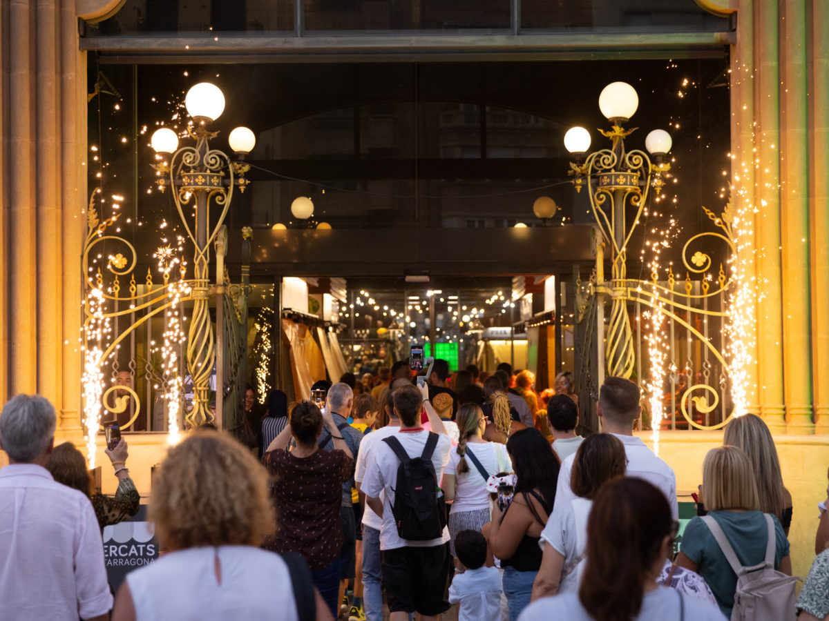 El Mercat de Nit supera les 18.000 racions i les 6.000 consumicions servides