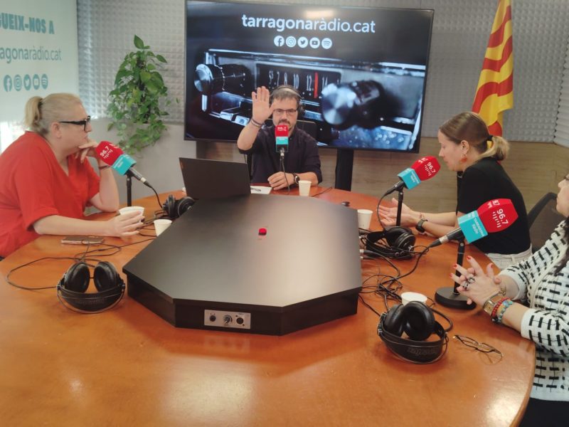 Sandra Ramos (PSC), Josep Suñé, Maria Roig (ERC) i Maria Mercè Martorell (PP)