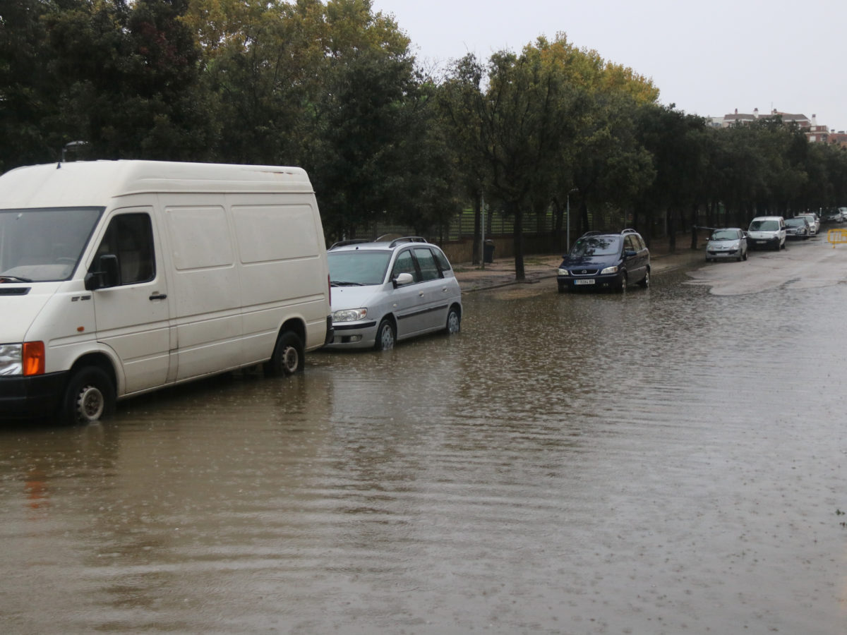 Les pluges a l’Ebre deixen 25.000 alumnes sense escola i prop de 300 litres a Amposta