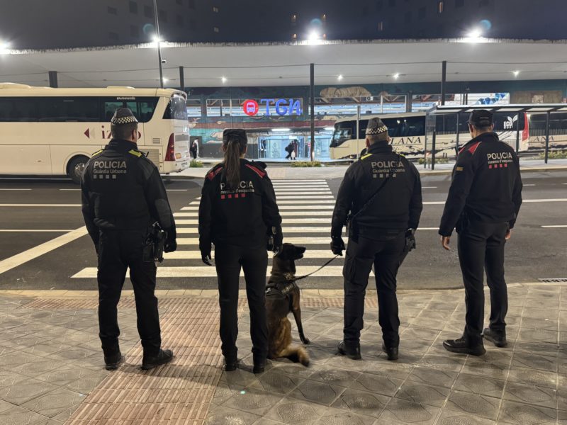 Guàrdia Urbana en un operatiu a la plaça Corsini