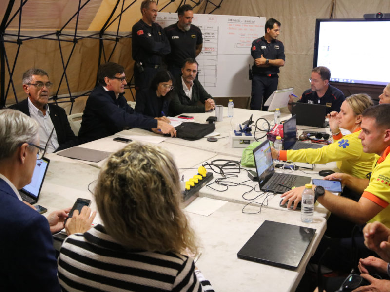 El president Illa a la reunió del CECAT aquest dilluns al vespre a Tortosa Data de publicació: dilluns 13 d’octubre del 2025, 20:57 Localització: Tortosa Autor: Anna Ferràs