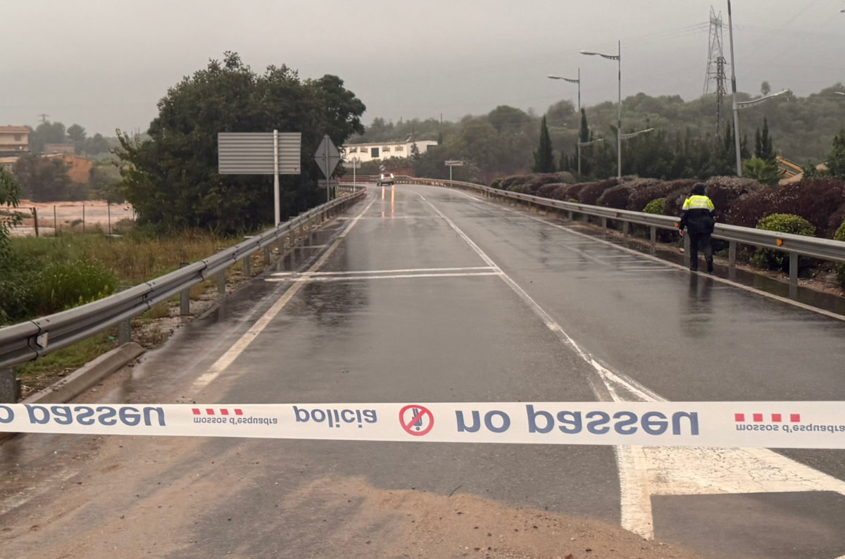 Pont de la T-344 tallat al trànsit Data de publicació: diumenge 12 d’octubre del 2025, 20:20 Localització: Masdenverge Autor: Jordi Marsal