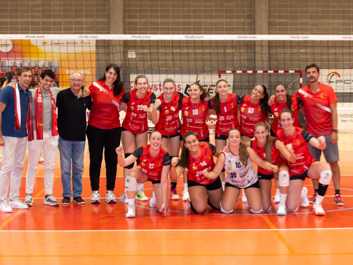El femení del Volei SP i SP guanya contra el Manacor al tie- break i es queda sol al lideratge de la 1era Nacional