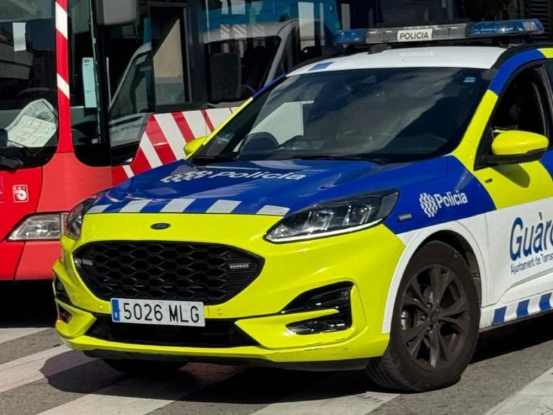 La Guàrdia Urbana deté a dues persones per robar a usuaris de l’EMT