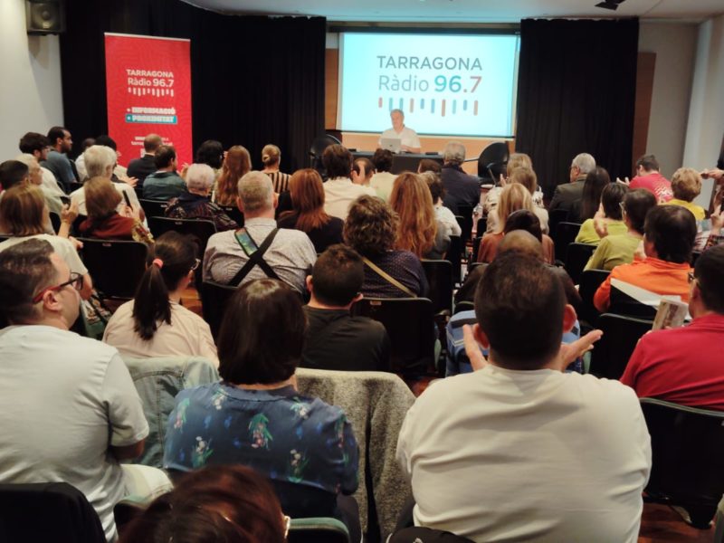 El ‘Tothom’ celebra els 1.000 programes envoltat d’amics