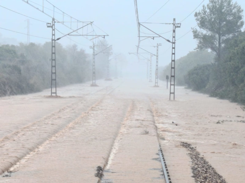 Vies del tren negades al Montsià Data de publicació: diumenge 12 d’octubre del 2025, 20:20 Localització: Ulldecona Autor: Renfe