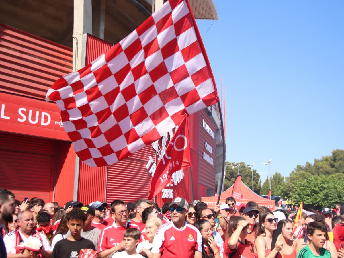 Fideuada popular i DJ en la prèvia del Nàstic – Marbella FC