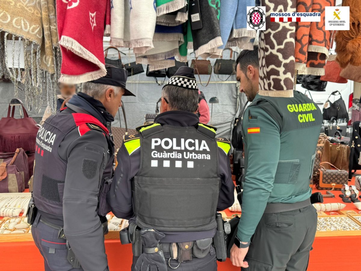 Intervinguts prop d’un miler d’objectes falsificats en un dispositiu conjunt al mercat de Bonavista