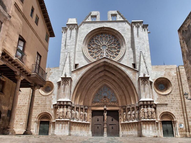 Una dècada dels ‘Avis i àvies ensenyen la Catedral als nets’