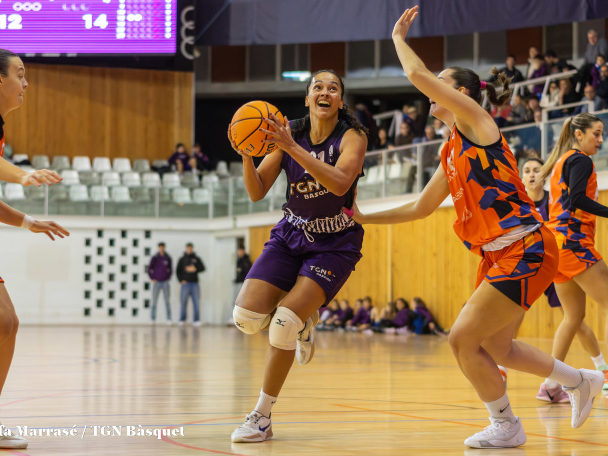 El TGN Bàsquet de Lliga Femenina 2 es queda sense idees en atac en el quart període i perd contra el Boet Mataró (59-66)