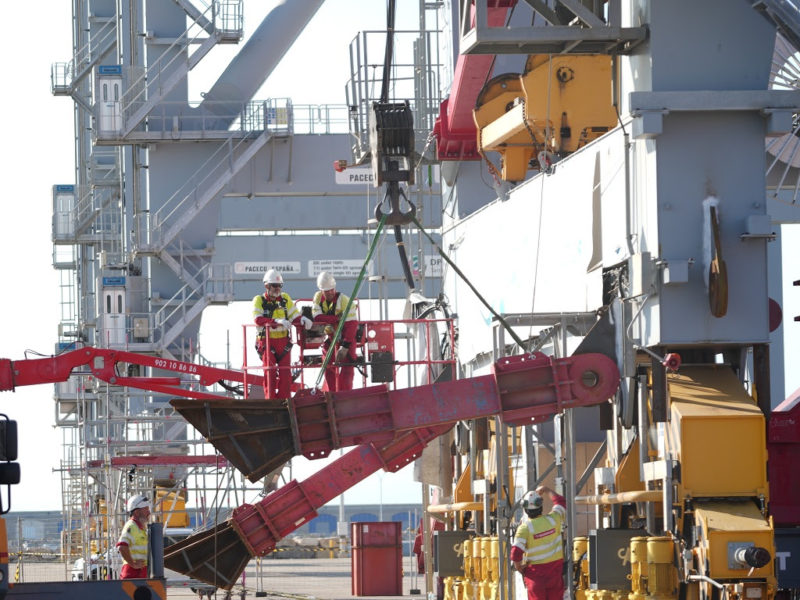L’APT i la URV impulsen un projecte per millorar l’eficiència de les cobertures asseguradores de les operacions portuàries
