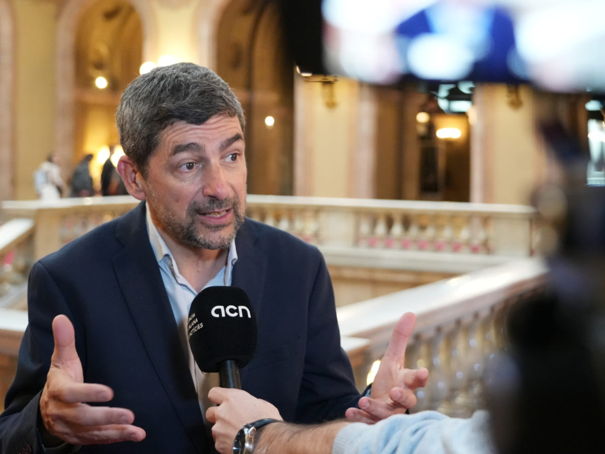 Junts esmena la proposta de la taxa turística de PSC, ERC i Comuns i avisa que el Govern té “tot el sector encontra”