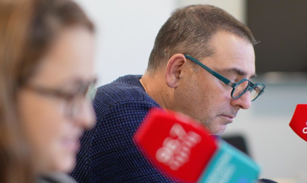 El Professor Emilio Palomares, director de l’ICIQ, i la doctora Júlia Viladoms, responsable de l’unitat de descarbonització industrial