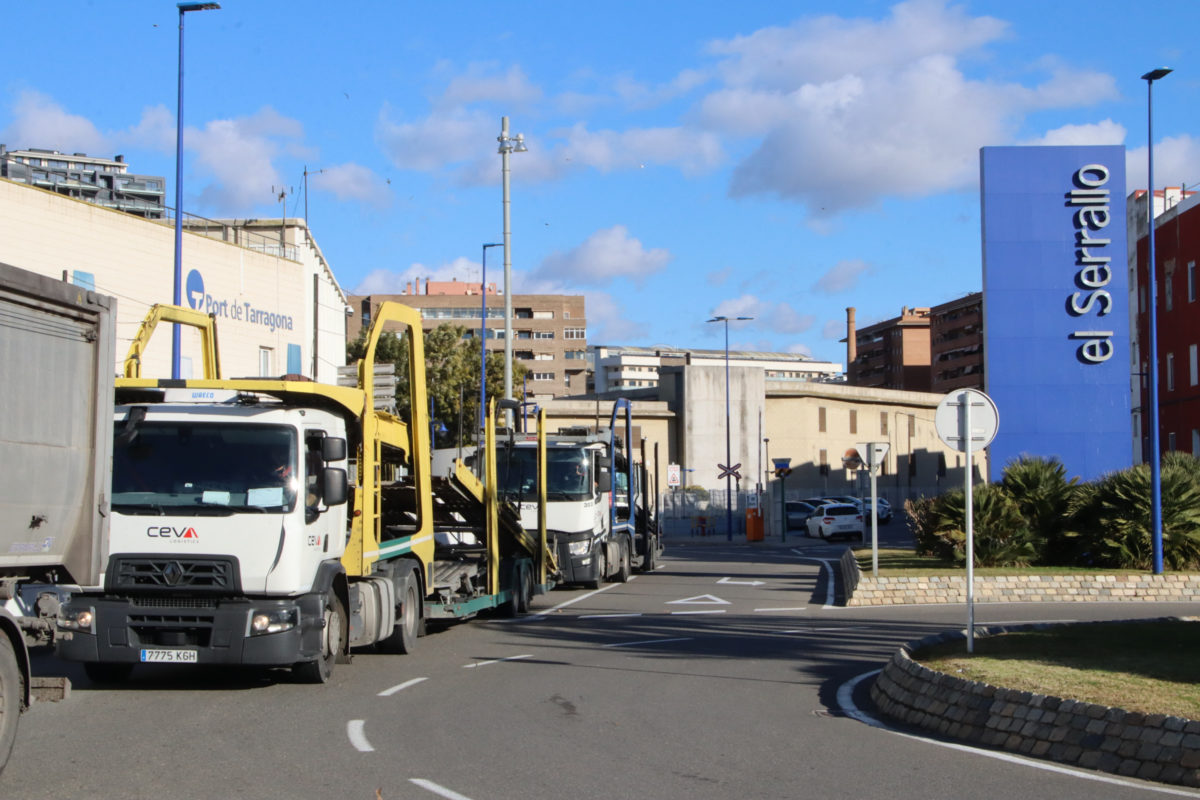 L'accés del Serrallo al port de Tarragona registra un increment de camions pel tall dels pagesos a l'accés principal Data de publicació: divendres 09 de gener del 2026, 12:25 Localització: Tarragona Autor: Redacció / Eloi Tost