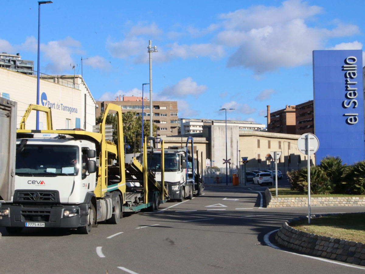 L'accés del Serrallo al port de Tarragona registra un increment de camions pel tall dels pagesos a l'accés principal Data de publicació: divendres 09 de gener del 2026, 12:25 Localització: Tarragona Autor: Redacció / Eloi Tost