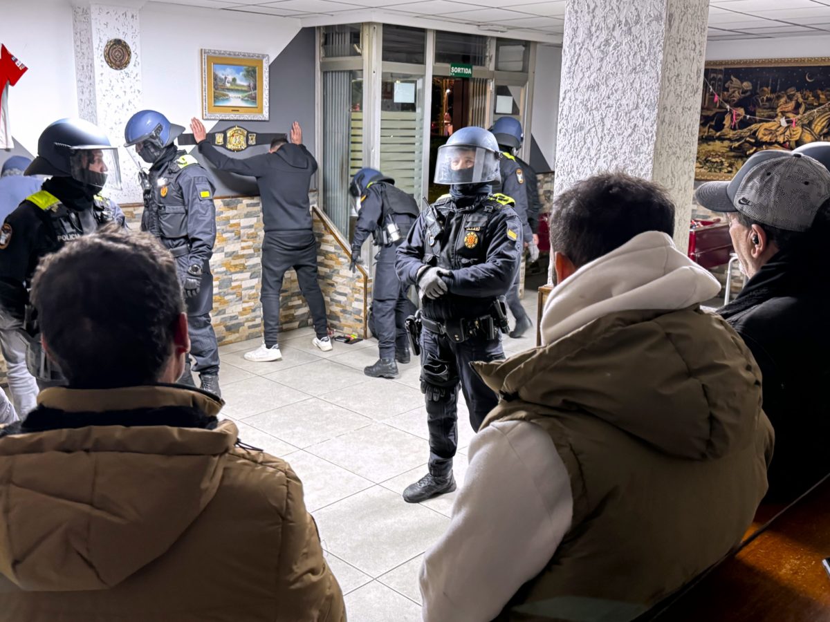 Denunciades cinc persones en una entrada policial a un establiment de Campclar