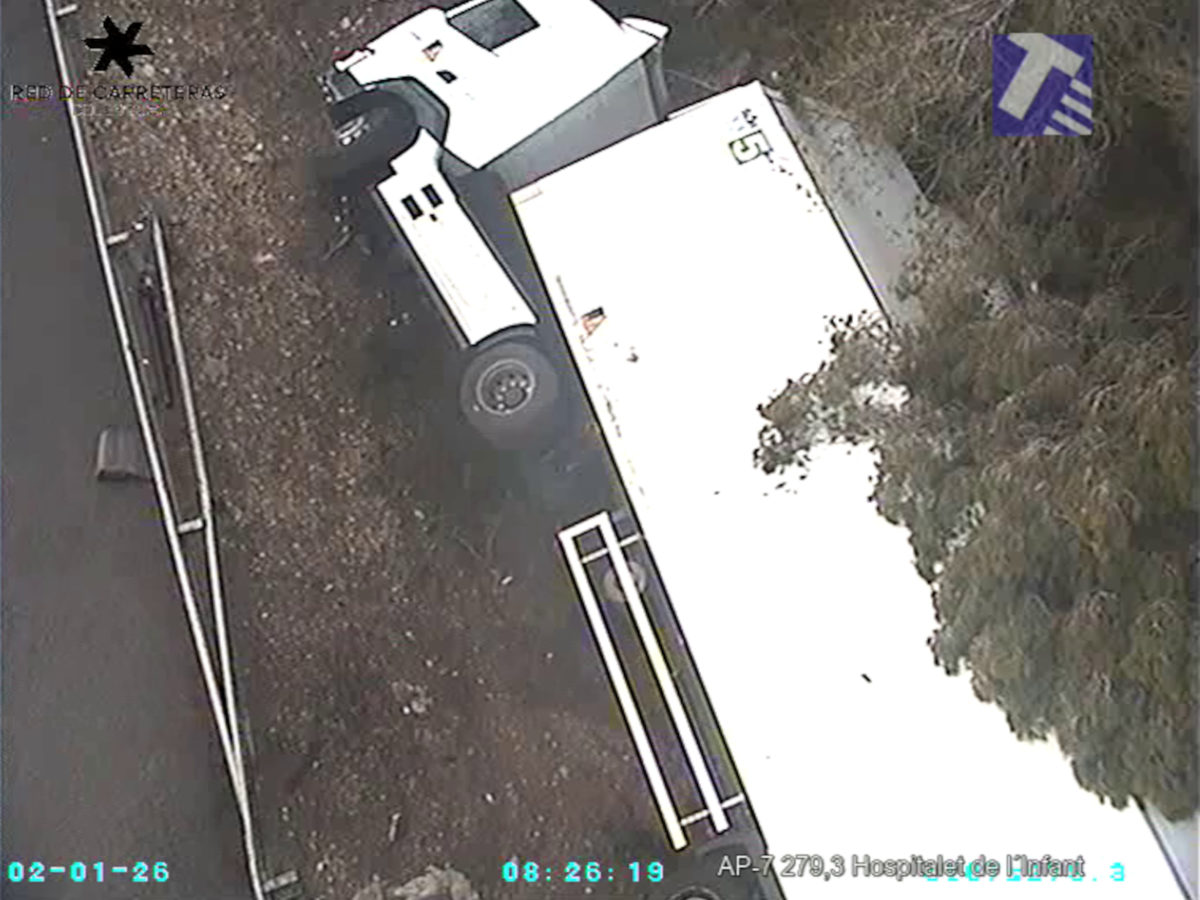 Reoberta l’AP-7 en sentit sud entre Cambrils i Vandellòs després de la retirada d’un camió bolcat dimarts